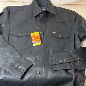 Wrangler black pearl snap long sleeve shirt